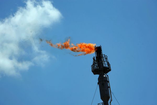 Russia's natural gas output down 20.8% to 274 bcm in 1H09  - Sputnik International