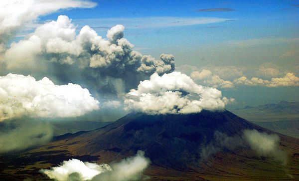 Russia's northernmost active volcano churned out ash to a height of some 5,000 meters (23,000 feet) in the country's Far East late on Saturday, the local geophysics service said on Sunday. - Sputnik International