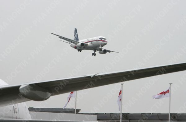 Russia's Superjet 100 makes debut flight at Le Bourget Russia's Superjet 100 makes debut flight at Le Bourget - Sputnik International