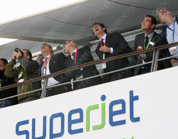 Russia's Superjet 100 makes debut flight at Le Bourget Russia's Superjet 100 makes debut flight at Le Bourget - Sputnik International
