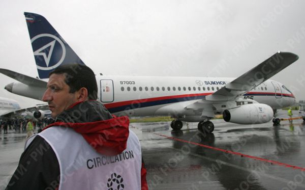 Russia's Superjet 100 makes debut flight at Le Bourgetw Russia's Superjet 100 makes debut flight at Le Bourgetw - Sputnik International