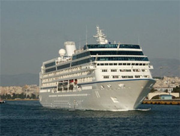 Cruise ship with A/H1N1 outbreak onboard arrives in Russia - Sputnik International