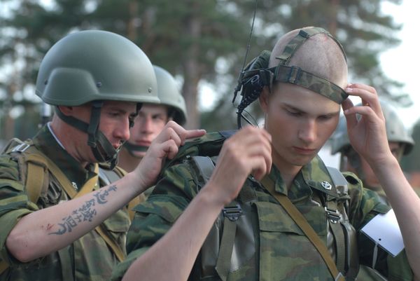 Russian soldiers to get free cigarettes for next two years - Sputnik International
