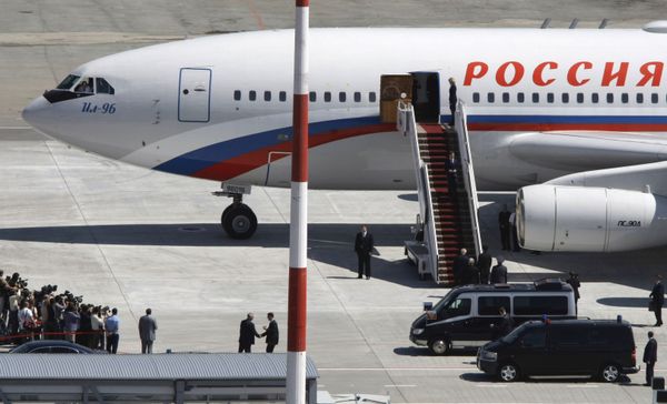 Medvedev heads to Angola for energy, space talks - Sputnik International