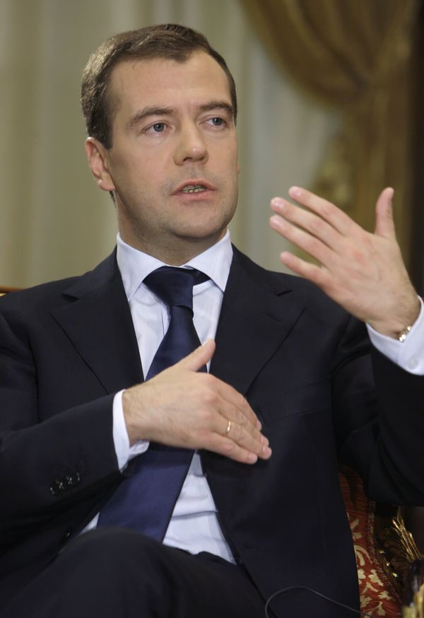 Russia's Medvedev seeks better relations with Belarus - Sputnik International