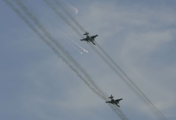  Military jet crashes in China, killing both pilots  - Sputnik International