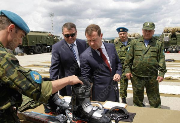 President Medvedev visits the Rayevsky firing range at Novorossiisk Naval base President Medvedev visits the Rayevsky firing range at Novorossiisk Naval base - Sputnik International