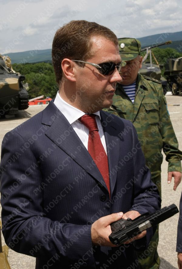 President Medvedev visits the Rayevsky firing range at Novorossiisk Naval base President Medvedev visits the Rayevsky firing range at Novorossiisk Naval base - Sputnik International