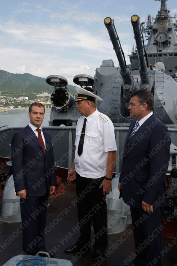 President Medvedev inspects the Moskva missile cruiser President Medvedev inspects the Moskva missile cruiser - Sputnik International