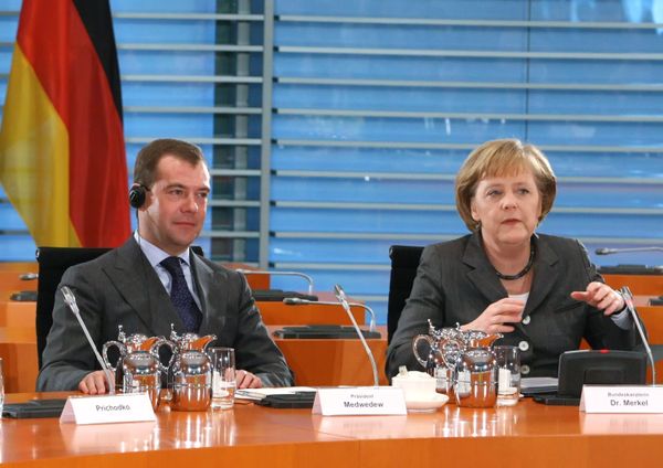  Medvedev to discuss economy, energy with Merkel in Munich  - Sputnik International