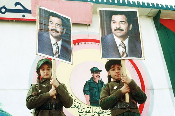 Anti-American rally outside the US embassy in Baghdad, January 15, 1991. - Sputnik International