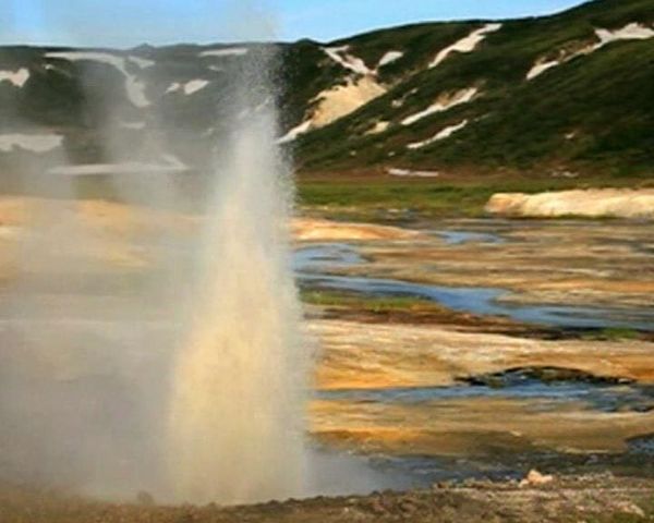 A new geyser has errupted in Russia.  - Sputnik International