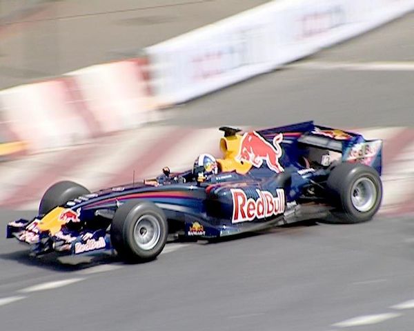 Rare exotic car hits the wall in Moscow Formula 1 event  - Sputnik International