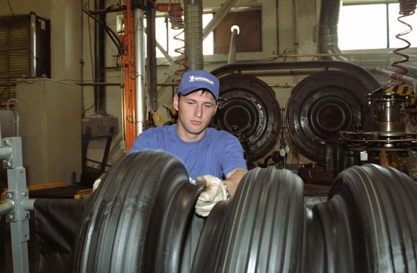 Michelin workers in eastern France refused to allow four managers to leave their factory on Tuesday night. - Sputnik International
