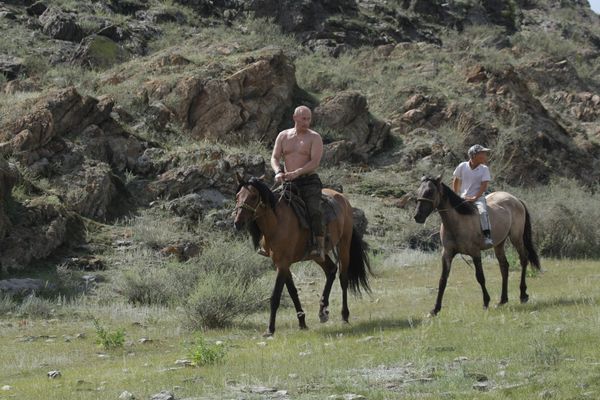 Kim Jong-Un's Horseback Trip to Sacred Mountain Sparks Epic Putin Comparisons on Twitter Kim Jong-Un's Horseback Trip to Sacred Mountain Sparks Epic Putin Comparisons on Twitter - Sputnik International
