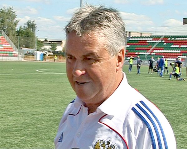 Guus Hiddink runs practice session for Russian women’s football team - Sputnik International