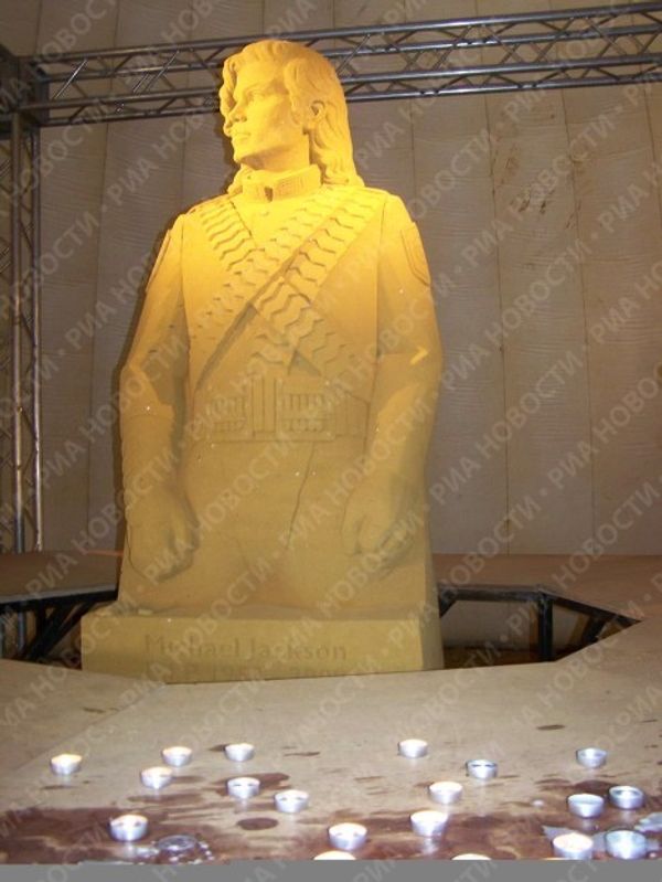 Evil and good-natured pirates at the sand sculpture festival Evil and good-natured pirates at the sand sculpture festival - Sputnik International