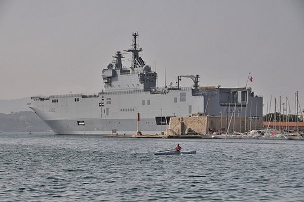 Russia set to purchase large French warship - top brass - Sputnik International