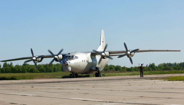 An Antonov An-12 military transport plane - Sputnik International