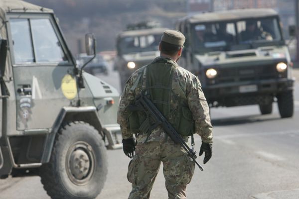 Checkpoint outside Pristina - Sputnik International