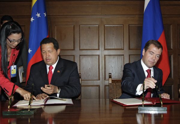 Russian, Venezuelan Presidents Dmitry Medvedev, Hugo Chávez, respectively, attend ceremony of signing bilateral agreements - Sputnik International