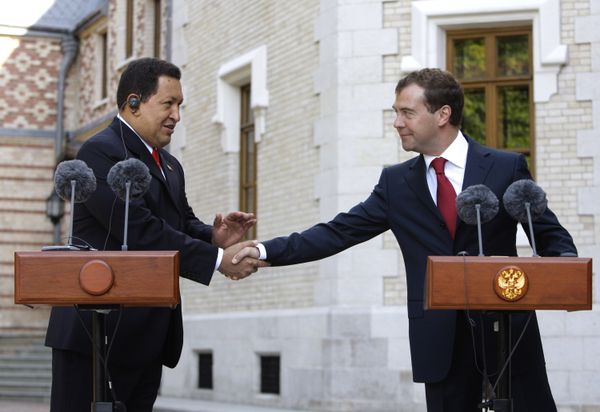 Russian, Venezuelan Presidents Dmitry Medvedev, Hugo Ch�vez, respectively, meet at Barvikha residence outside Moscow - Sputnik International