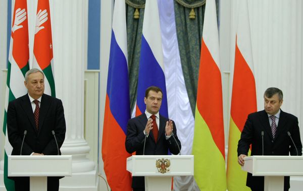 Russia earlier said it would allocate 15-16 billion rubles (over $465 million) in 2010 to boost security along Abkhazian borders Russia earlier said it would allocate 15-16 billion rubles (over $465 million) in 2010 to boost security along Abkhazian borders - Sputnik International