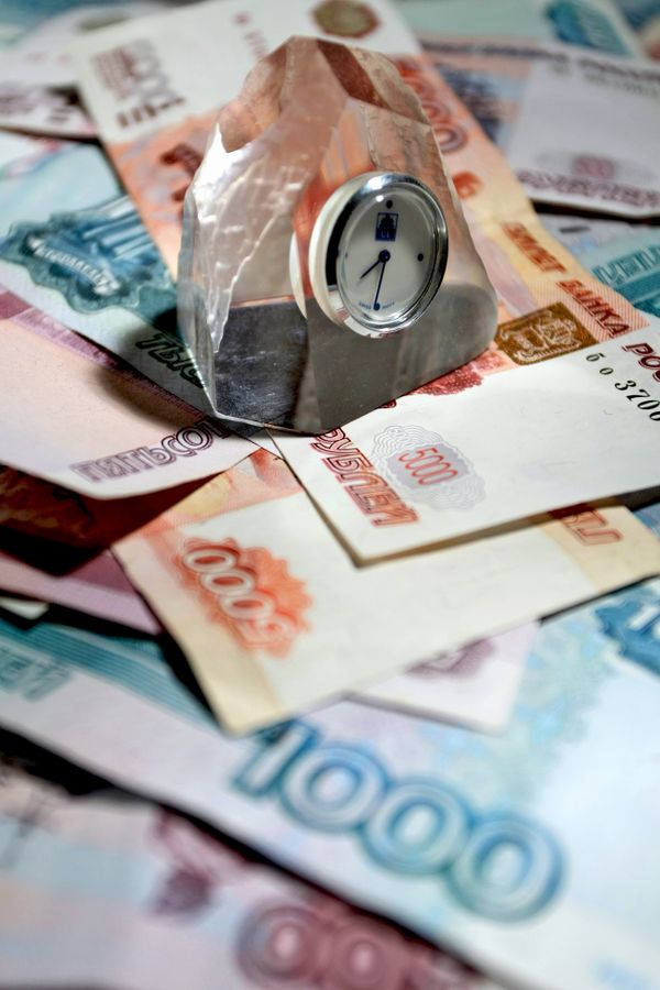 If we link the ruble to what we currently have — energy resources, oil, natural gas and other commodities, and if we start selling oil and gas contracts for rubles, the ruble will gradually become the necessary currency for many countries If we link the ruble to what we currently have — energy resources, oil, natural gas and other commodities, and if we start selling oil and gas contracts for rubles, the ruble will gradually become the necessary currency for many countries - Sputnik International
