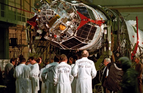 Satellites Meteor and Molniya operation and checkout unit at Plesetsk space center - Sputnik International