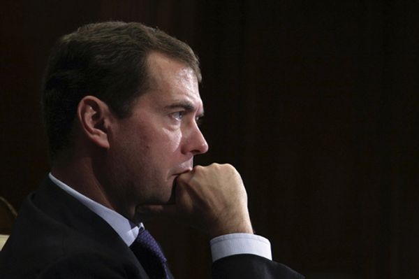 Medvedev submits bill to restrict preliminary voting to State Duma  - Sputnik International