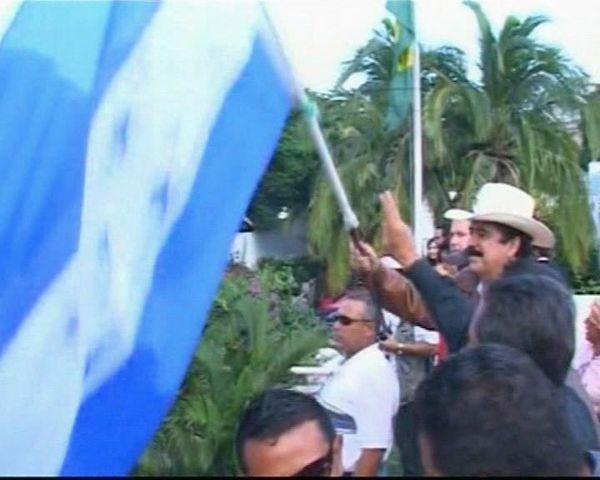 Manuel Zelaya returns to Honduras  - Sputnik International