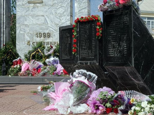 Траурный митинг в Дагестане в память о жертвах теракта, совершенного в Буйнакске десять лет назад - Sputnik International