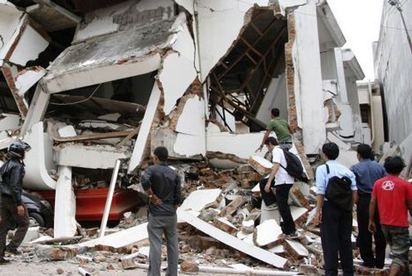 Earthquake devastates Padang, the capital of Indonesia’s West Sumatra province  - Sputnik International