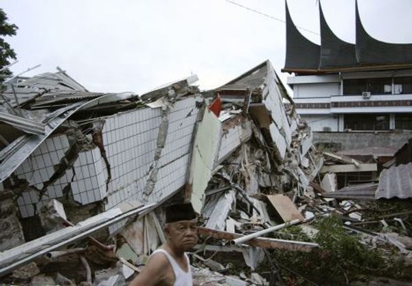 Earthquake devastates Padang, the capital of Indonesia’s West Sumatra province  - Sputnik International
