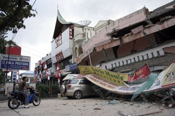 Earthquake devastates Padang, the capital of Indonesia’s West Sumatra province  - Sputnik International