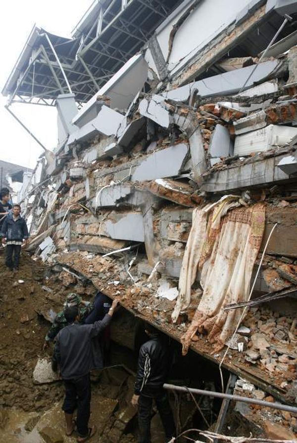 Earthquake devastates Padang, the capital of Indonesia’s West Sumatra province  - Sputnik International