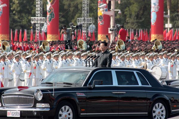 China marks 60th anniversary with tanks and female air regiment  - Sputnik International