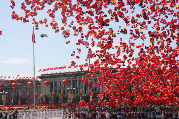 China marks 60th anniversary with tanks and female air regiment  - Sputnik International