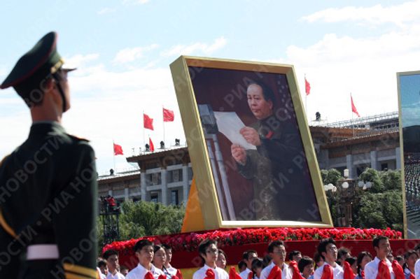 China marks 60th anniversary with tanks and female air regiment  - Sputnik International