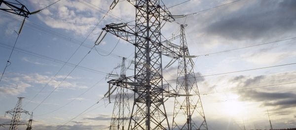 Russian energy holding Inter RAO and Ukrainian state-run power company Ukrinterenergo signed a deal Tuesday to deliver Russian electricity to Ukraine - Sputnik International