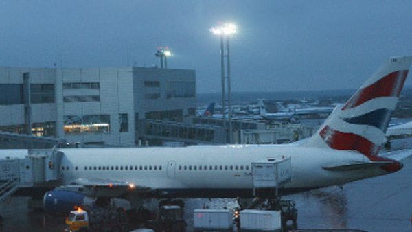 The loss-making airline said Tuesday 1,000 full-time cabin crew staff at Heathrow Airport will be made redundant, and 3,000 other employees will switch to part time - which is equivalent to a total cut of 1,700 full-time positions. - Sputnik International