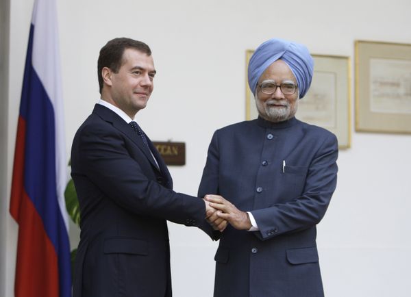 A 10-year deal will be signed in the course of a meeting between Prime Minister Manmohan Singh and President Dmitry Medvedev in Moscow - Sputnik International