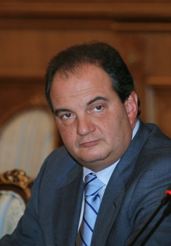 Karamanlis is expected to step down shortly after the vote to elect a new leader, scheduled for December 6 - Sputnik International