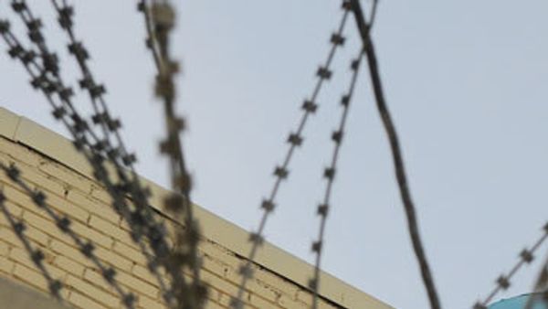 Bahari was released on 3 billion rials ($300,000) bail from Evin prison on Saturday night Bahari was released on 3 billion rials ($300,000) bail from Evin prison on Saturday night - Sputnik International