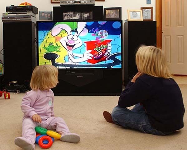 Food cos. agree to restrict advertising aimed at under-12s in Russia  - Sputnik International