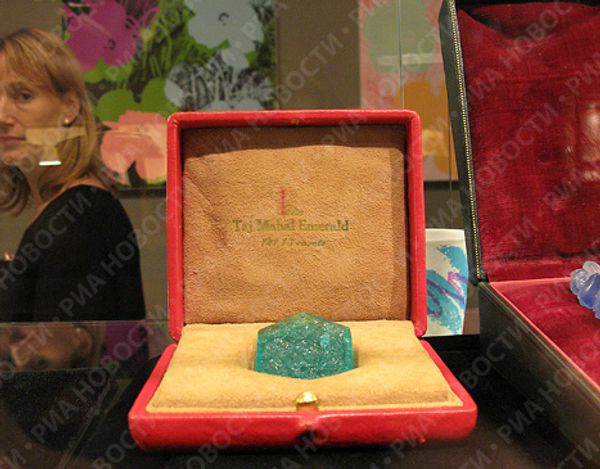 Diamonds, sapphires and emeralds at Christie’s Auction House   - Sputnik International