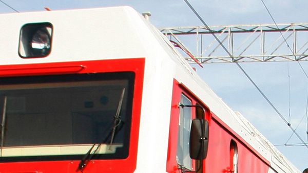 The authorities have launched an investigation into the causes of the tragedy, while rescue workers continued to extract more people from the derailed carriages - Sputnik International