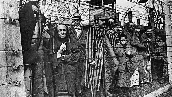 Medvedev invited for Auschwitz anniversary - Sputnik International