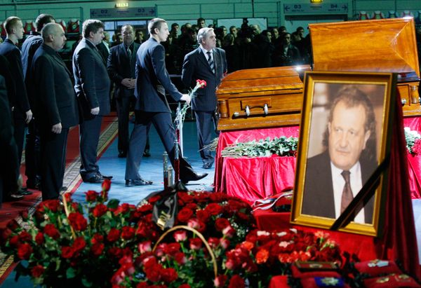 Russian-Israeli businessman and women's basketball club owner Shabtai Kalmanovich, gunned down on Monday in Moscow, was buried on Thursday in Israel Russian-Israeli businessman and women's basketball club owner Shabtai Kalmanovich, gunned down on Monday in Moscow, was buried on Thursday in Israel - Sputnik International