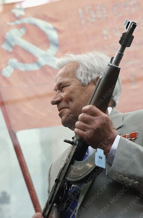 Mikhail Kalashnikov turns 90  - Sputnik International